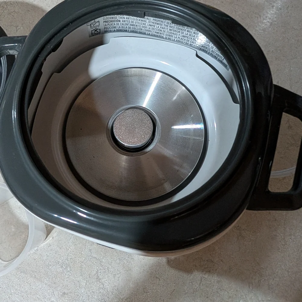 Black & Decker Rice Cooker - Picture 7 of 9